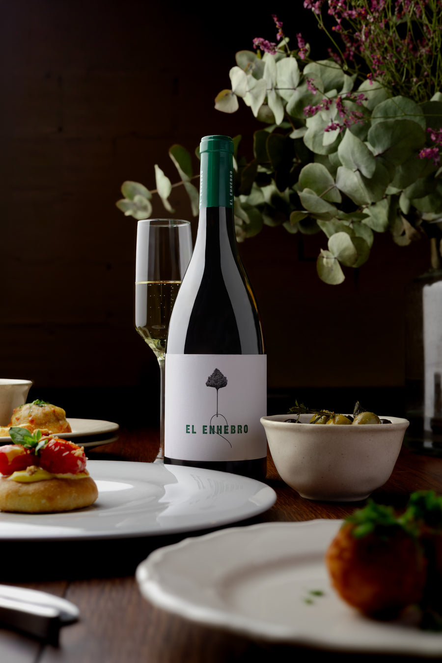Tapas y Vinos
